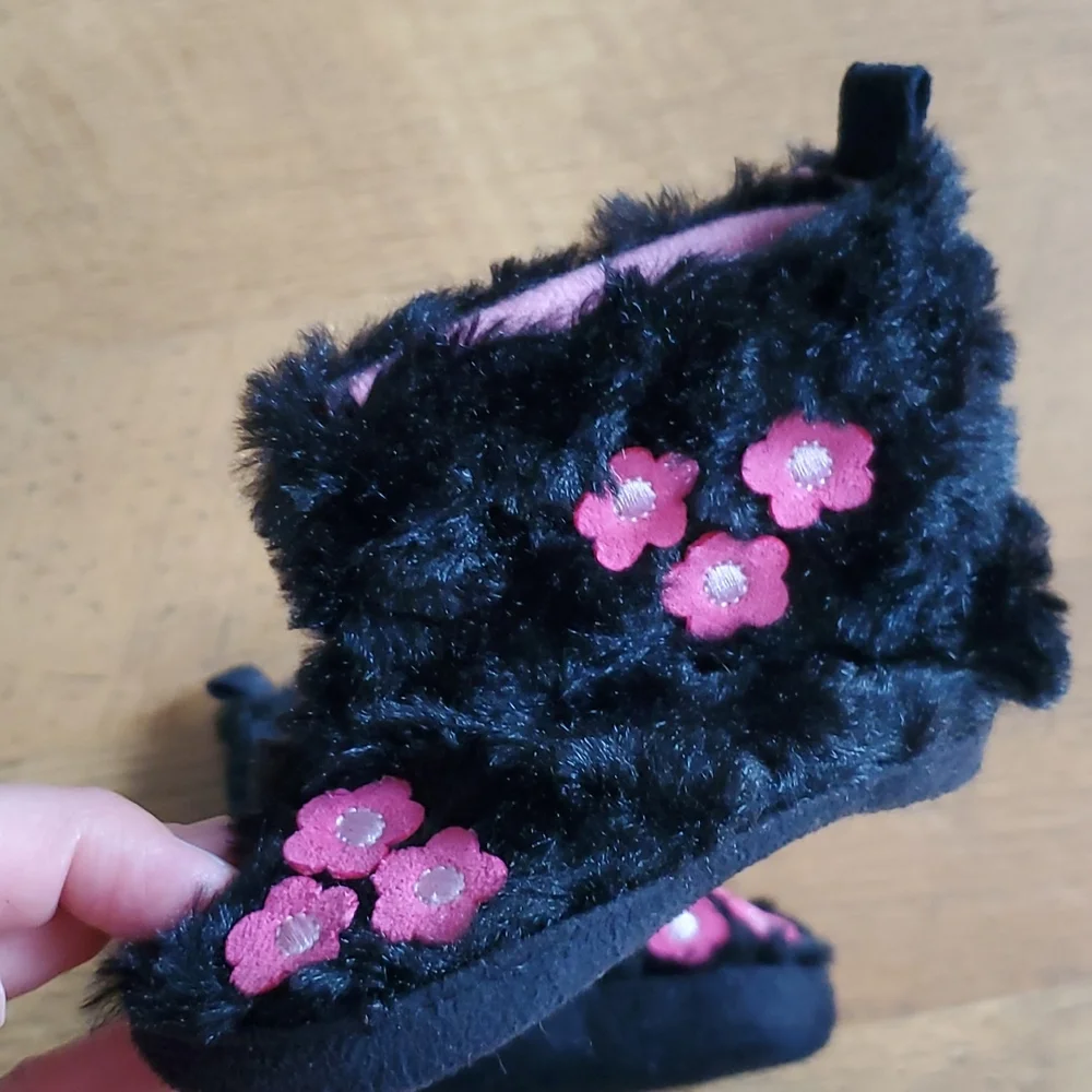ABG Baby black fur boots with embroidered 3D flowers‎